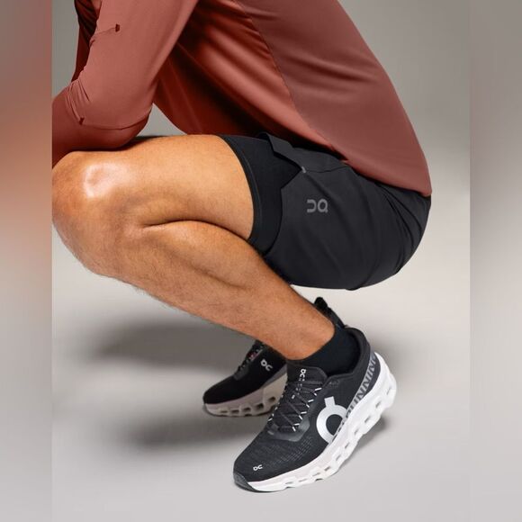 On Running NWT Hybrid Compression Shorts Black Size Large - Picture 1 of 9